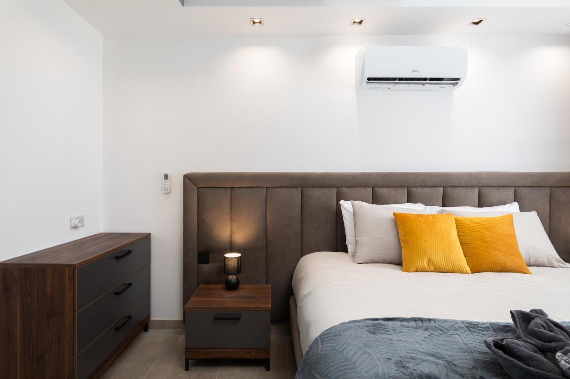 Modern 2br Duplex Penthouse With Front Balcony And Large Terrace - Close To Saint Julians & Sliema * Gzira