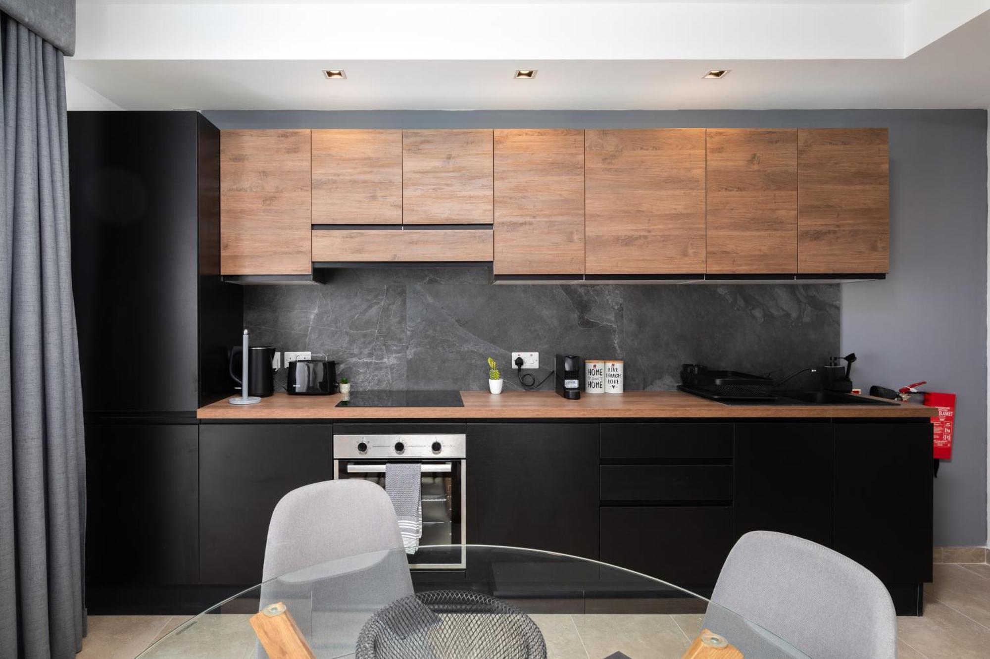 Appartement Modern 2br Duplex Penthouse With Front Balcony And Large Terrace - Close To Saint Julians & Sliema