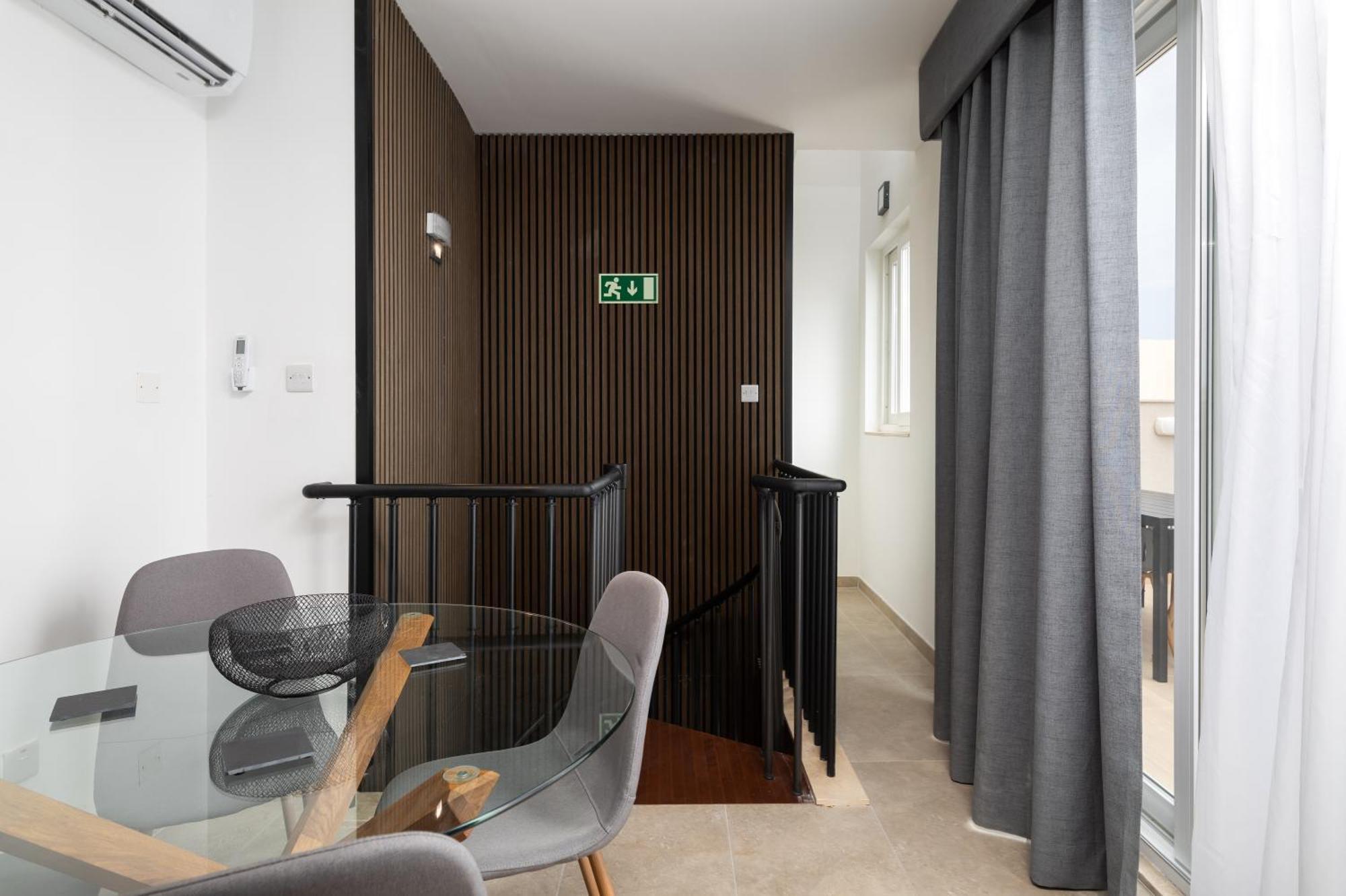 Appartement Modern 2br Duplex Penthouse With Front Balcony And Large Terrace - Close To Saint Julians & Sliema Gzira