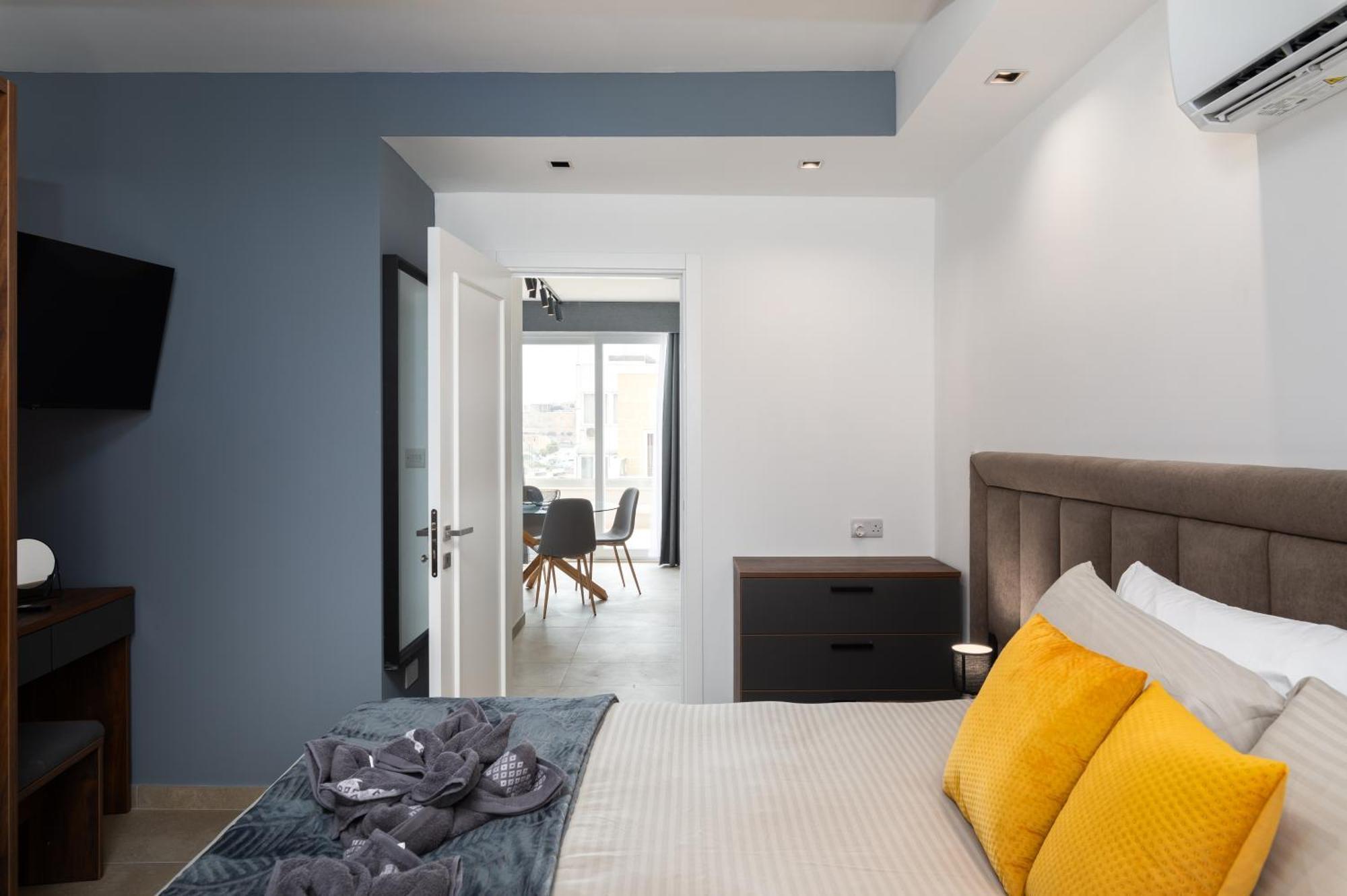 Modern 2br Duplex Penthouse With Front Balcony And Large Terrace - Close To Saint Julians & Sliema * Gzira